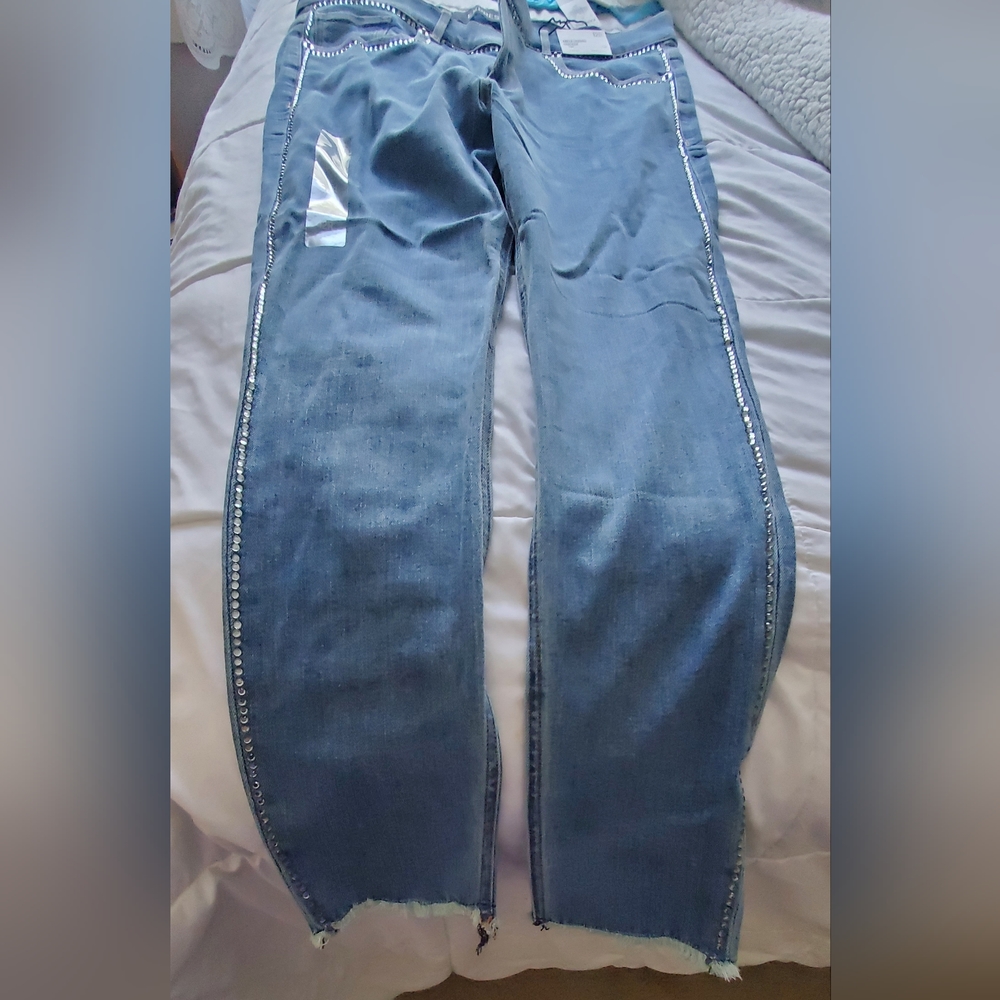 Jeans - Picture 2 of 3